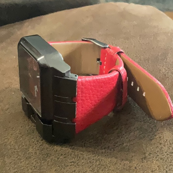 Watch /red and brown /brand is QULM - Picture 4 of 6